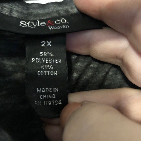 * NWOT Macy’s Style & Co flirty cold shoulder top - Picture 4 of 6